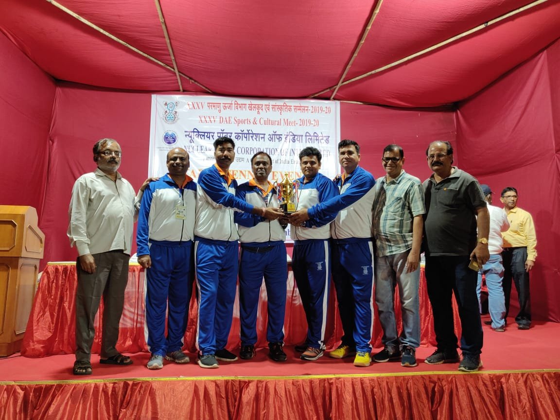 35dae team with trophy
